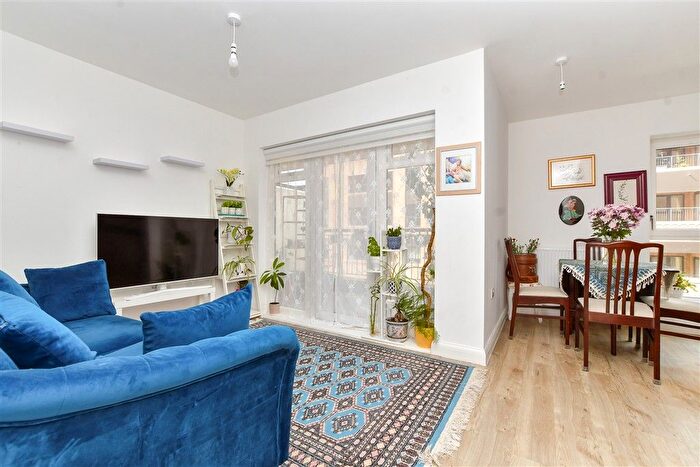2 Bedroom Flat For Sale In London Road, Wallington, Surrey, SM6