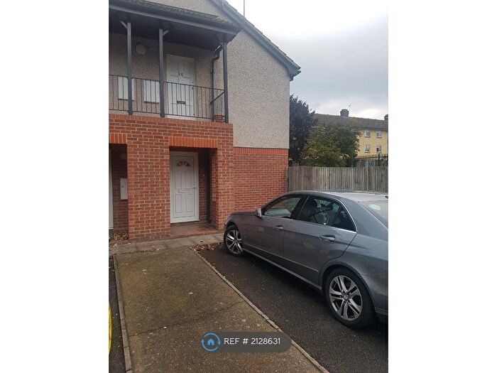Studio To Rent In Lowdell Close, West Drayton, UB7