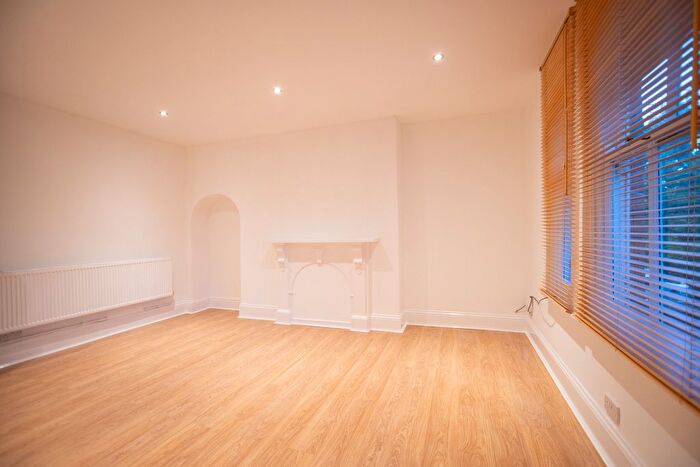 1 Bedroom Flat To Rent In Marlborough Avenue, Princes Avenue, Hull, HU5