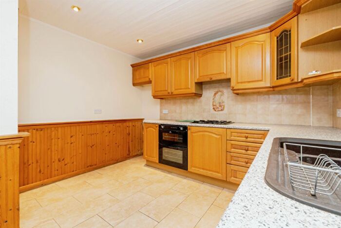 2 Bedroom Detached Bungalow For Sale In Dellfield Avenue, Lincoln, LN6