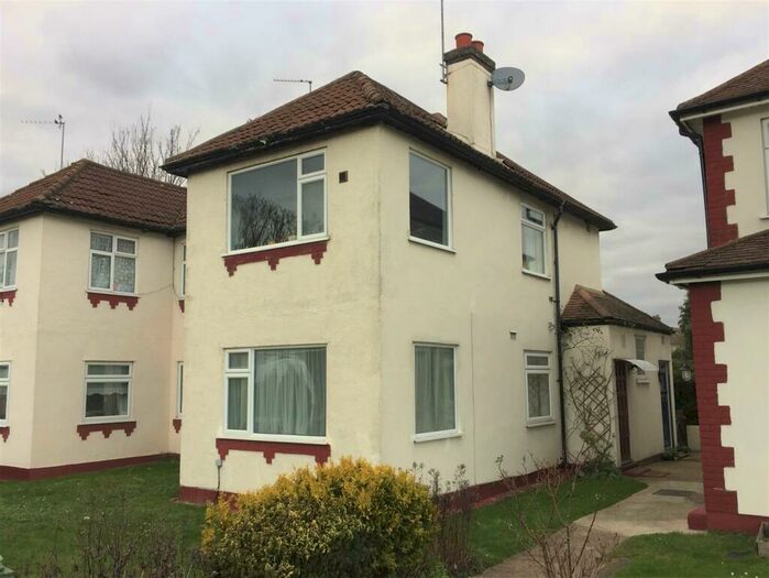 2 Bedroom Maisonette To Rent In Cumberland Avenue, Hornchurch, Essex, RM12