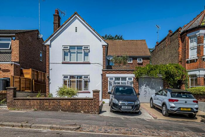 3 Bedroom Maisonette To Rent In Donovan Avenue, London, N10