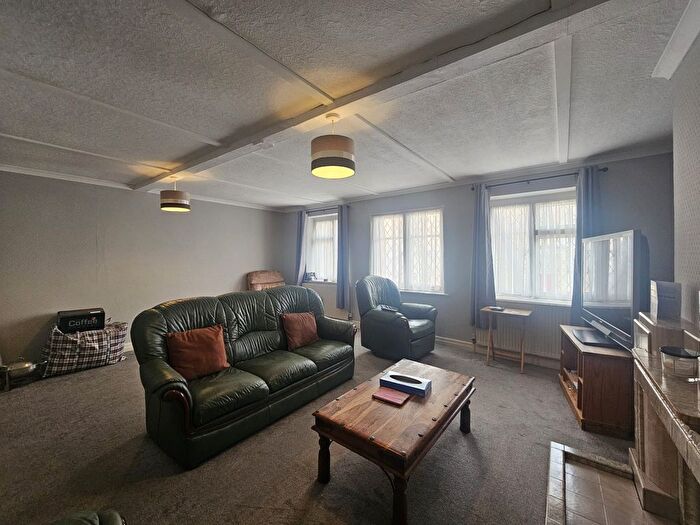 2 Bedroom Flat To Rent In Bishops Place, Paignton, TQ3