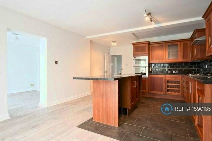 4 Bedroom Semi-Detached House To Rent In Braemar Road, Leamington Spa, CV32