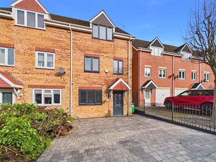 3 Bedroom House To Rent In Eccles Way, Nottingham, NG3