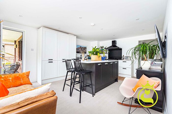 2 Bedroom Flat For Sale In Tower Road, Fontwood, BH13