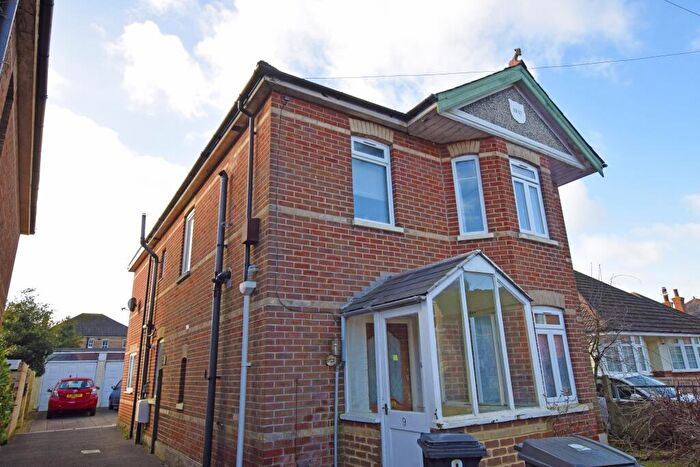 5 Bedroom House To Rent In Wallis Road, Bournemouth, BH10