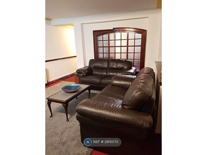 2 Bedroom Flat To Rent In Redlands Road, Glasgow, G12
