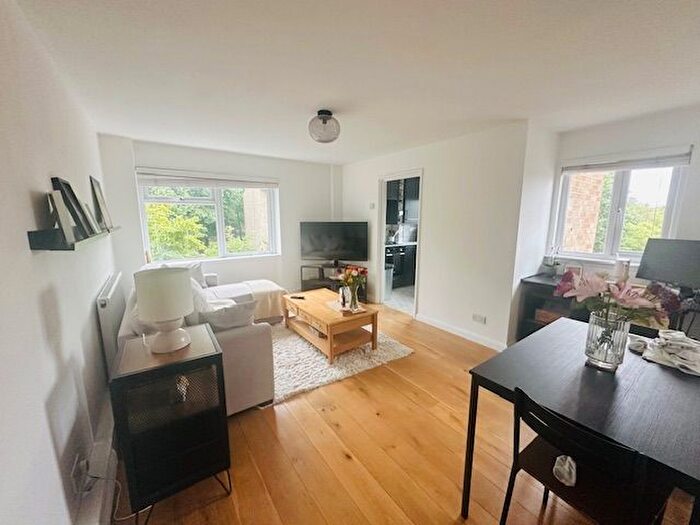 1 Bedroom Flat To Rent In Castlebar Mews, Ealing, W5