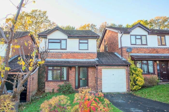 3 Bedroom Link Detached House To Rent In The Oaks, Heathfield, East Sussex, TN21