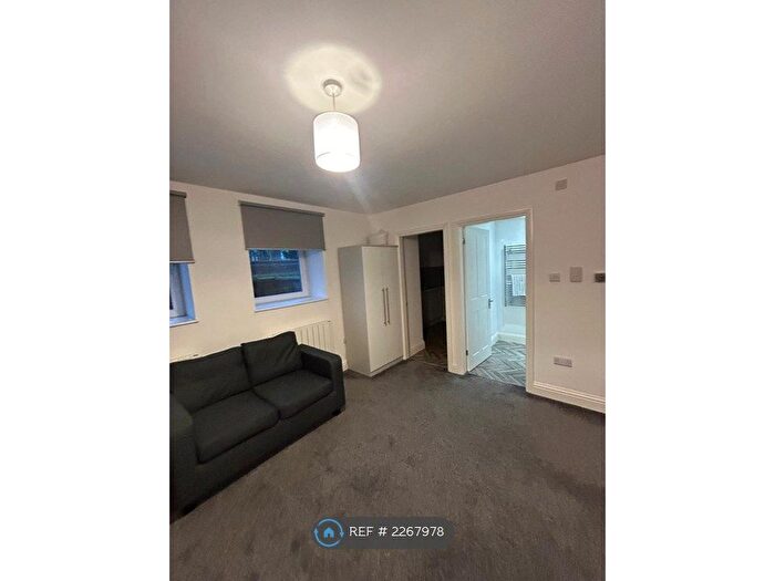 1 Bedroom Flat To Rent In Wood Road, Manchester, M16