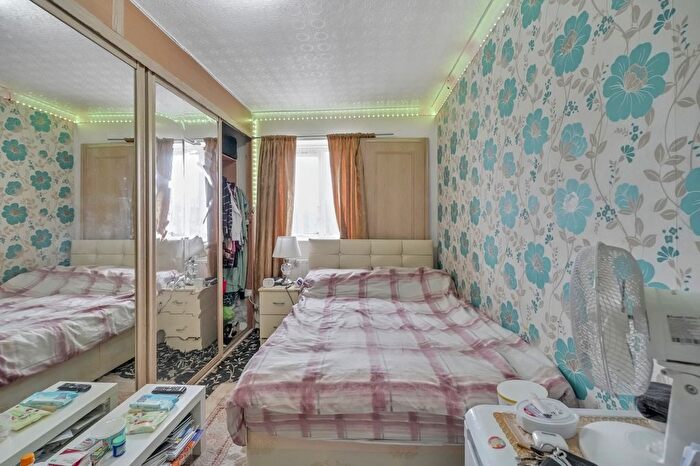 3 Bedroom Flat For Sale In Crawford Road, Camberwell, London, SE5