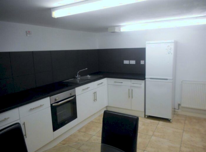 2 Bedroom Flat To Rent In Richmond Road, Cardiff, CF24