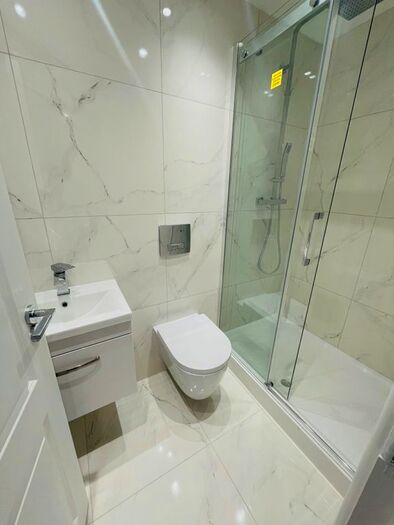 1 Bedroom Flat To Rent In Balham High Road, London, SW12