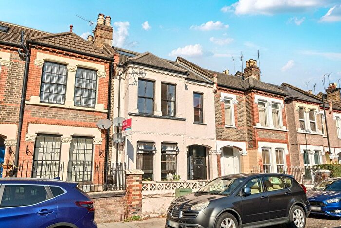 2 Bedroom Flat For Sale In Parkhouse Street, Camberwell, London, SE5