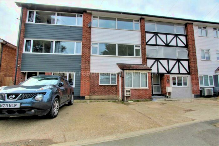 4 Bedroom Town House To Rent In Haron Close, Canvey Island, SS8