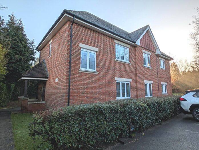 2 Bedroom Apartment For Sale In Hill View, Dorking, RH4