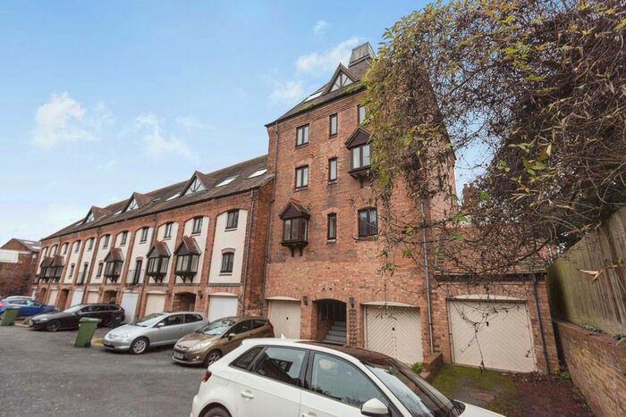 2 Bedroom Flat To Rent In Brewery Walk, Worcester, WR1