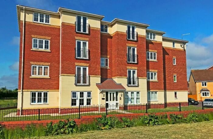 2 Bedroom Flat To Rent In Dovestone Way, Kingswood, HU7