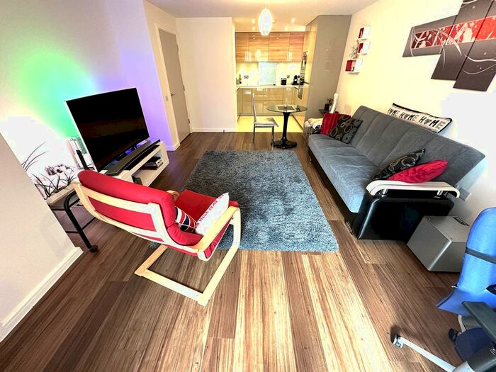 1 Bedroom Flat To Rent In Palmerston Road, London, W3