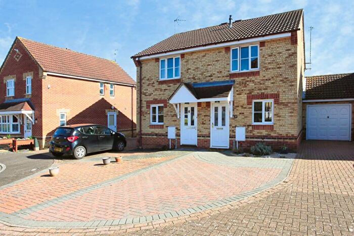 2 Bedroom Semi Detached House For Sale In Fieldfare Drive, Stanground, Peterborough, PE2