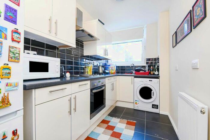 1 Bedroom Flat To Rent In Balham New Road, London, SW12