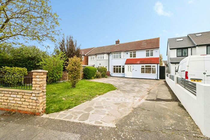 5 Bedroom Semi Detached House For Sale In Sowrey Avenue, Rainham, Essex, RM13