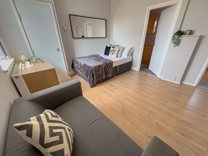 Studio To Rent In Catharine Street, L8