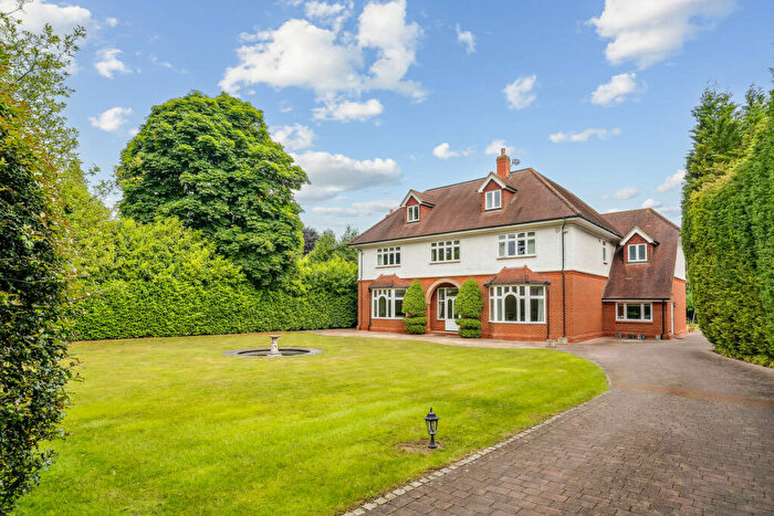 6 Bedroom Detached House To Rent In Granville Road, Weybridge, KT13