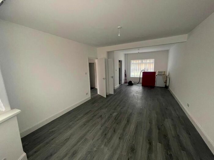 4 Bedroom Terraced House To Rent In Geneva Gardens, Chadwell Heath, RM6
