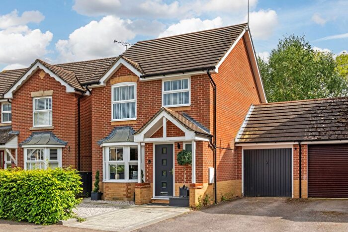 3 Bedroom Link Detached House For Sale In Whitebeam Close, Colden Common, SO21