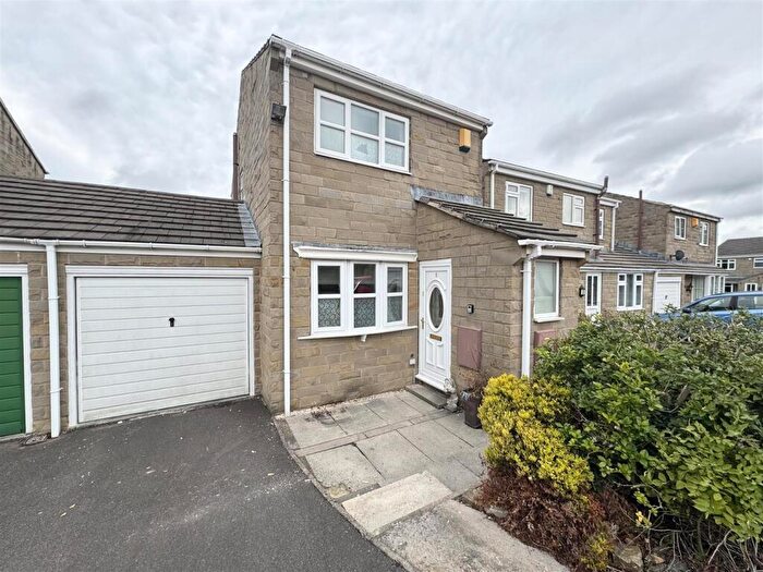 2 Bedroom Link Detached House For Sale In Park Lodge View, Skelmanthorpe, Huddersfield, HD8