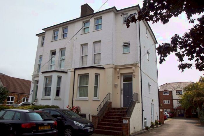 1 Bedroom Flat To Rent In St Lukes Road, SL6