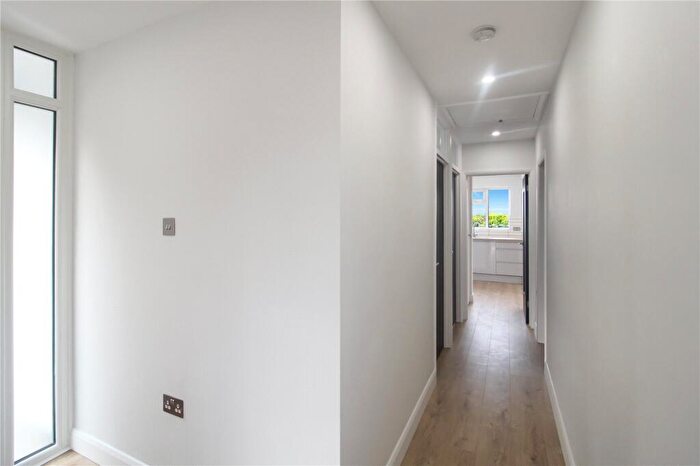 3 Bedroom Bungalow For Sale In Bridgwater Drive, Westcliff-on-Sea, Essex, SS0