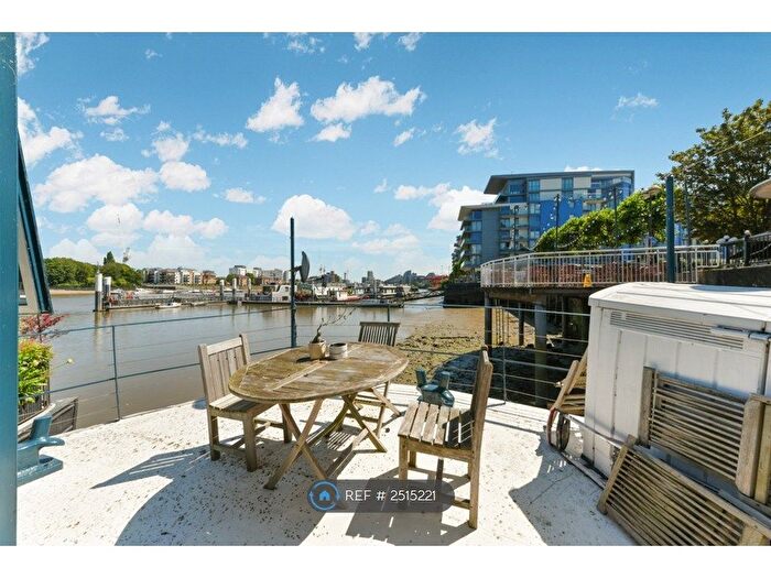 4 Bedroom Houseboat To Rent In Prospect Moorings, London, SW18