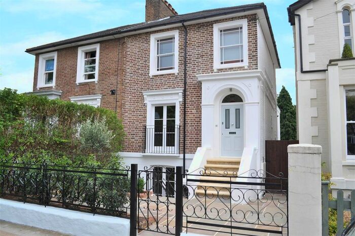 1 Bedroom Flat To Rent In Woodlands Grove, Isleworth, TW7