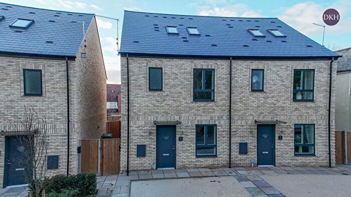 4 Bedroom Semi-Detached House For Sale In Victoria Close, Rickmansworth, Hertfordshire, WD3