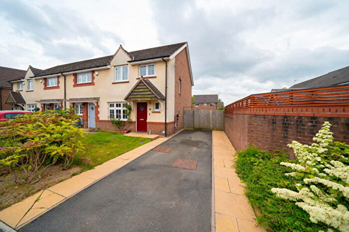 3 Bedroom End Of Terrace House To Rent In Carra Close, Nuneaton, CV10
