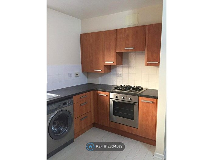 1 Bedroom Flat To Rent In Lundy House, Reading, RG2