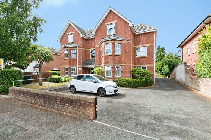 2 Bedroom Flat For Sale In Lowther Road, Bournemouth, BH8