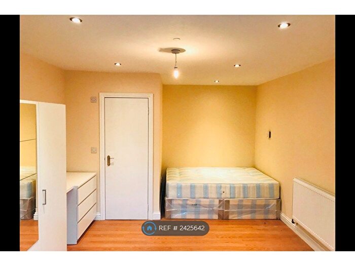 Studio To Rent In Lichfield Grove, London, N3