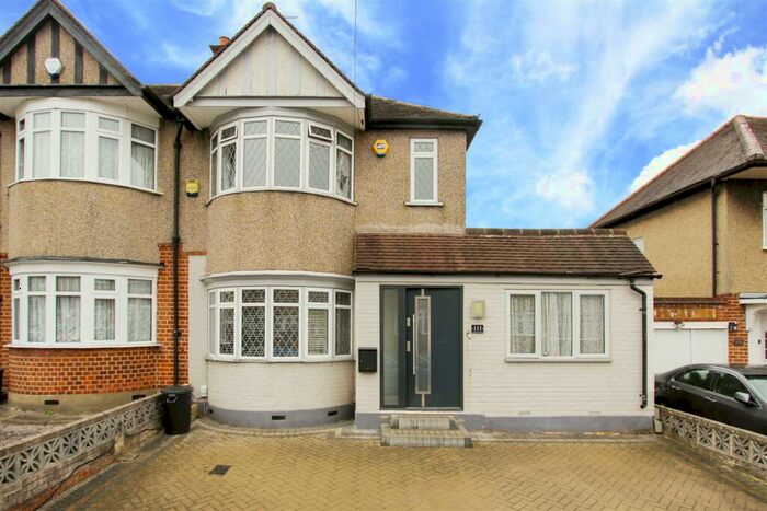 4 Bedroom End Of Terrace House To Rent In Hartland Drive, Ruislip, HA4
