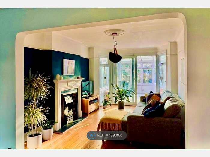 3 Bedroom Semi-Detached House To Rent In Kinlet Road, London, SE18