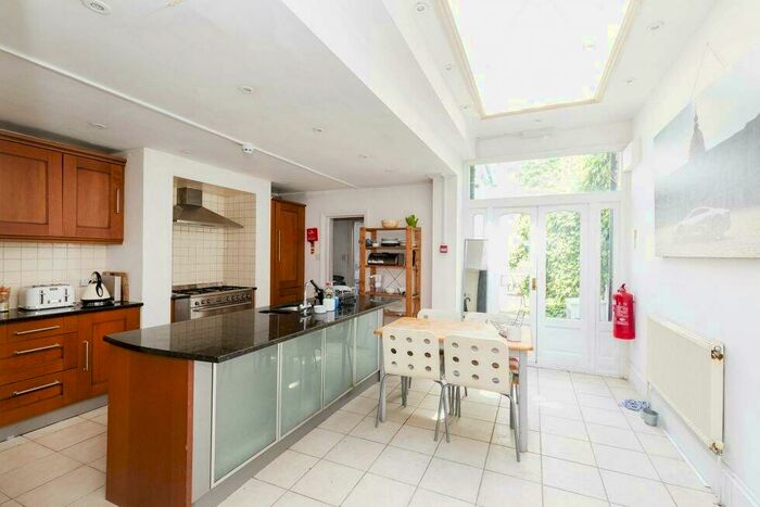 5 Bedroom Flat To Rent In Windsor Road, Holloway, N7