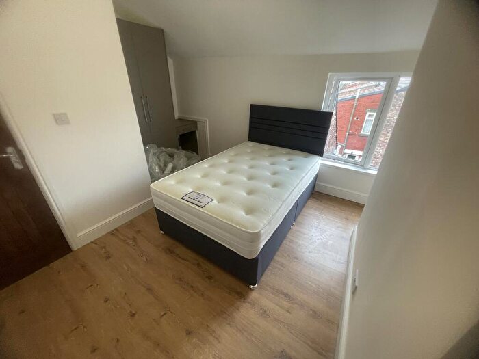 1 Bedroom House To Rent In Room Picton Road, L15