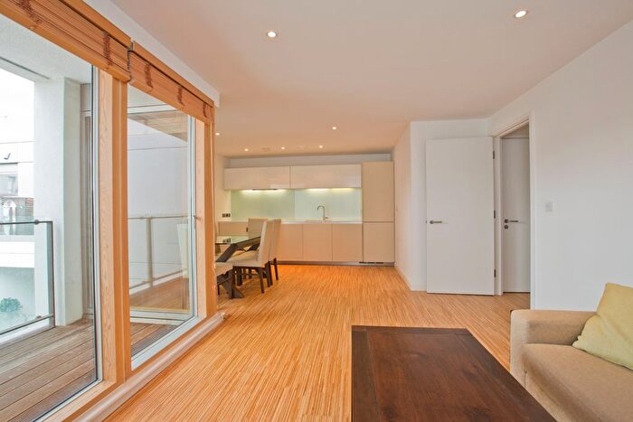 2 Bedroom Flat To Rent In Wingate Square, Springfield Estate, SW4