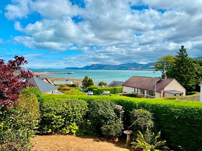 2 Bedroom Bungalow To Rent In Cae Mair, Beaumaris, LL58