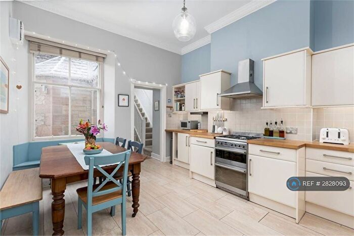 3 Bedroom Flat To Rent In Craigmillar Park, Edinburgh, EH16