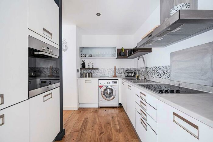 2 Bedroom Flat To Rent In Featherstone Street, City, London, EC1Y