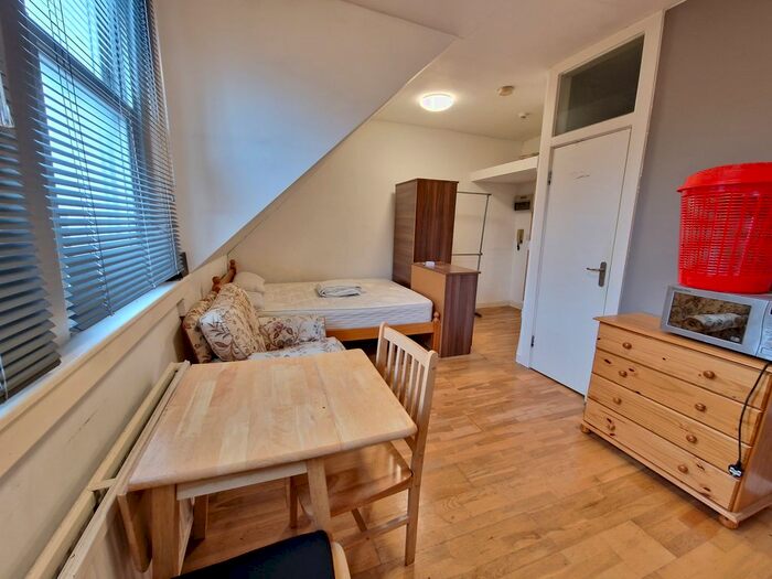 Studio To Rent In Callcott Road, London, NW6